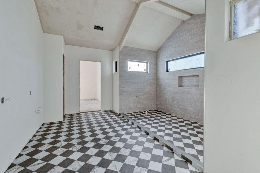 Spacious, unfurnished interior of a new home in , Krum (Image 4).