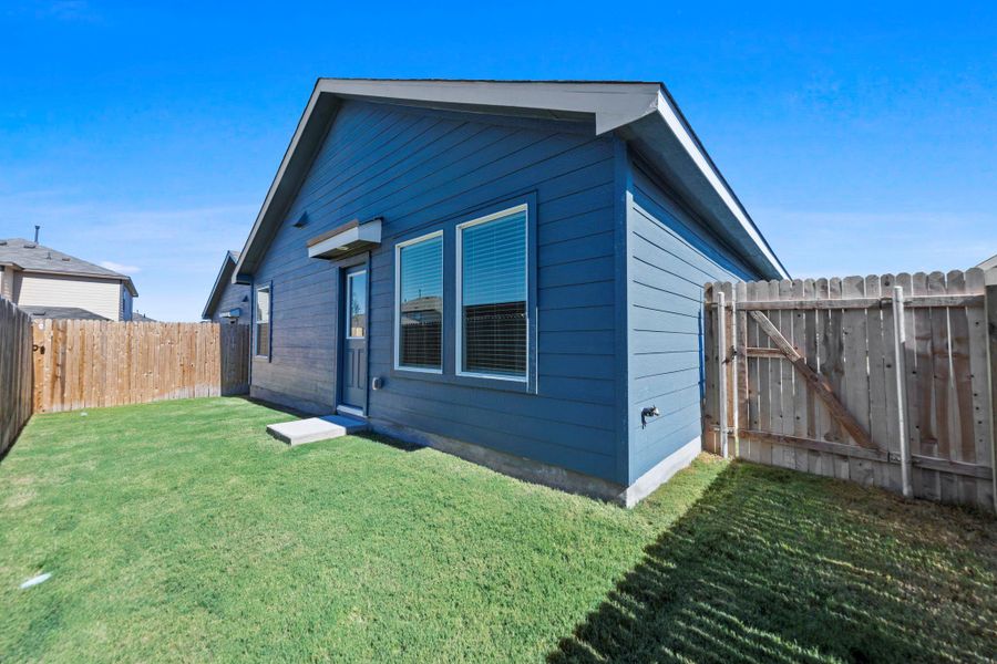 Exterior details and patio area of a home in Sunset Oaks, Maxwell (Image 3).