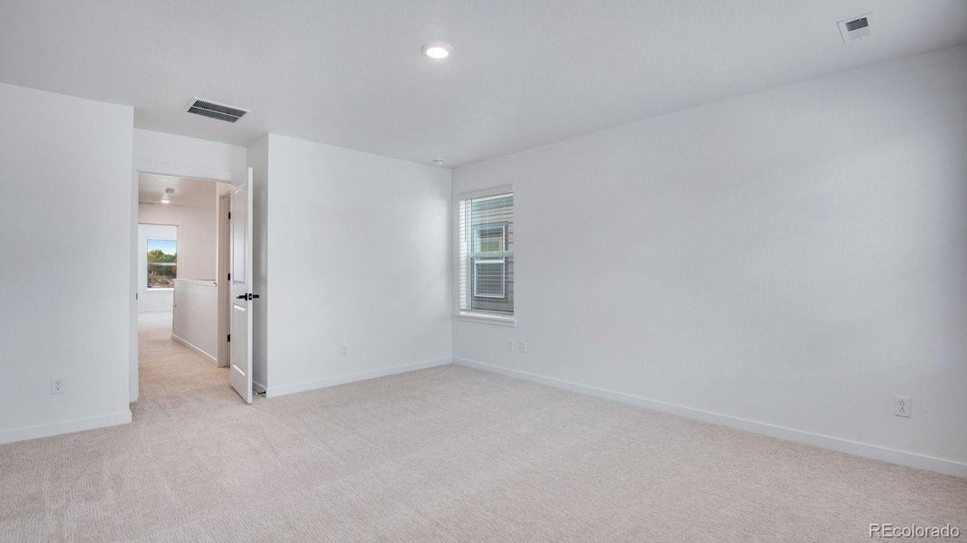 Spacious, unfurnished interior of a new home in Horizon Uptown, Aurora (Image 34). Spacious, unfurnished interior of a new home in Horizon Uptown, Aurora (Image 34).