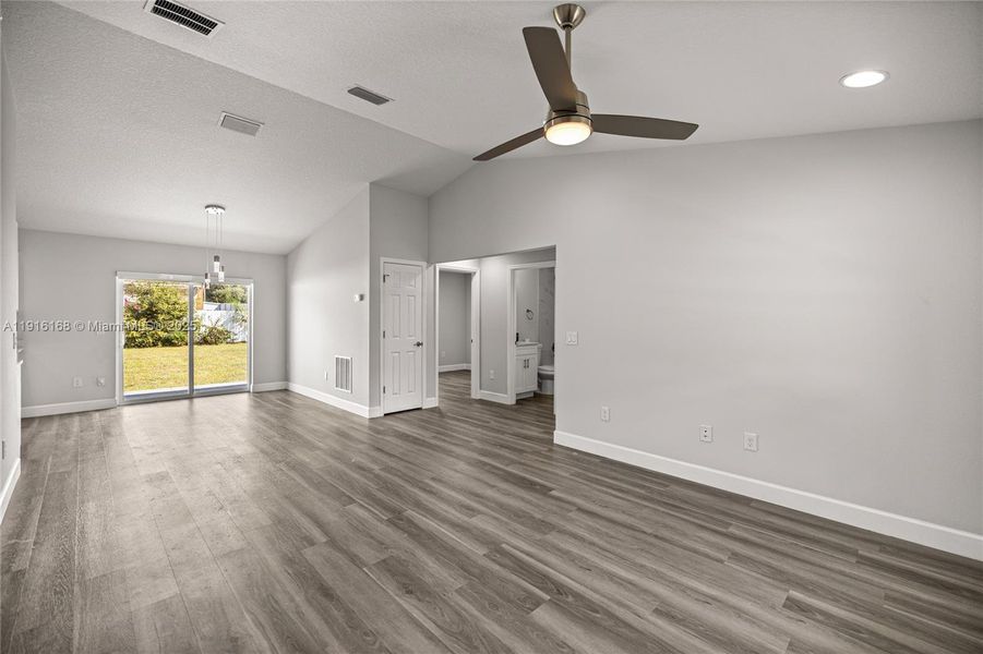 Spacious, unfurnished interior of a new home in , Dunnellon (Image 17).