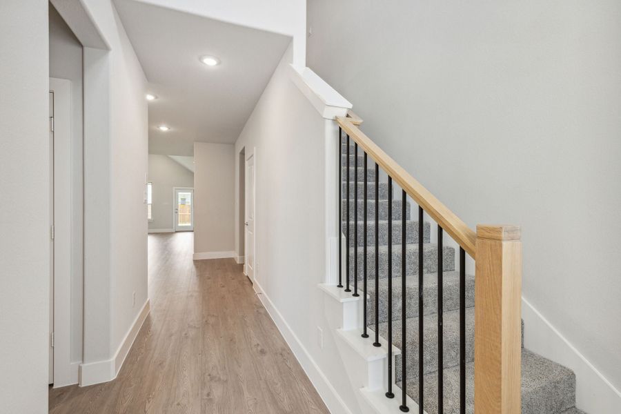 Spacious, unfurnished interior of a new home in Dove Hollow, Waxahachie (Image 13).
