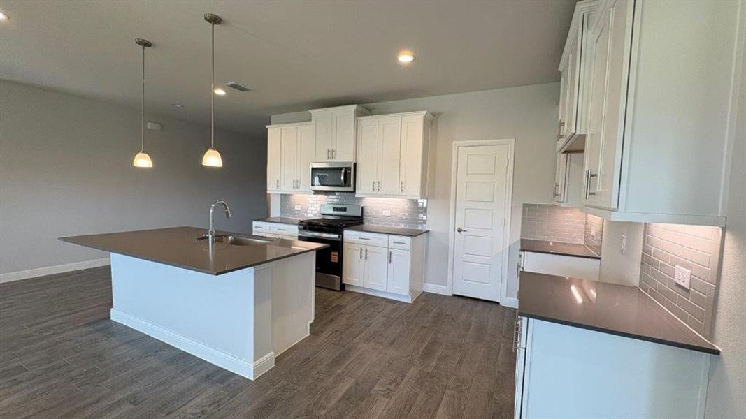 Furnished interior view inside a new home in Sandstone Estates, Granbury (Image 5). Furnished interior view inside a new home in Sandstone Estates, Granbury (Image 5).