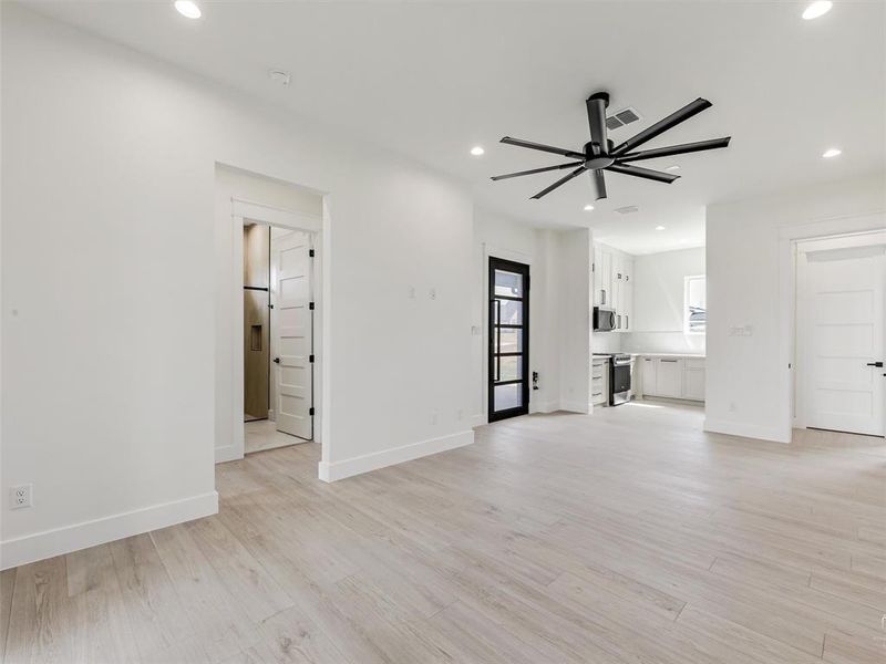 Spacious, unfurnished interior of a new home in , Gunter (Image 22).