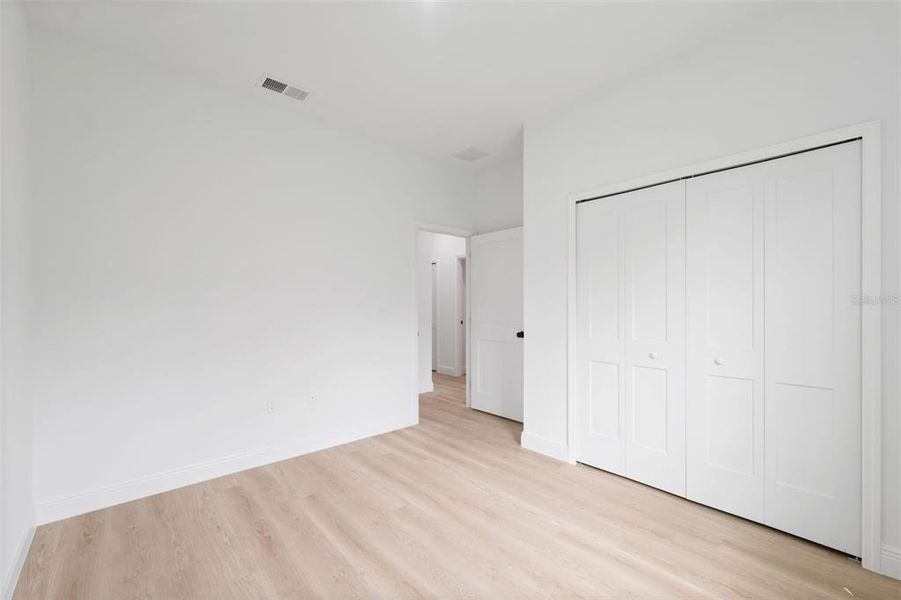 Spacious, unfurnished interior of a new home in , Ocala (Image 27).