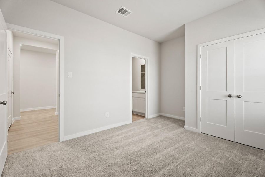 Spacious, unfurnished interior of a new home in Pearlbrook, Texas City (Image 26).