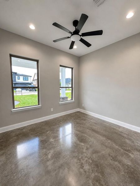 Spacious, unfurnished interior of a new home in , Willis (Image 25).