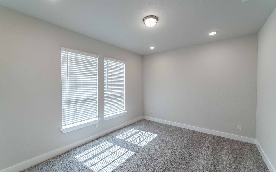 Spacious, unfurnished interior of a new home in Canterra Creek, Rosharon (Image 23).