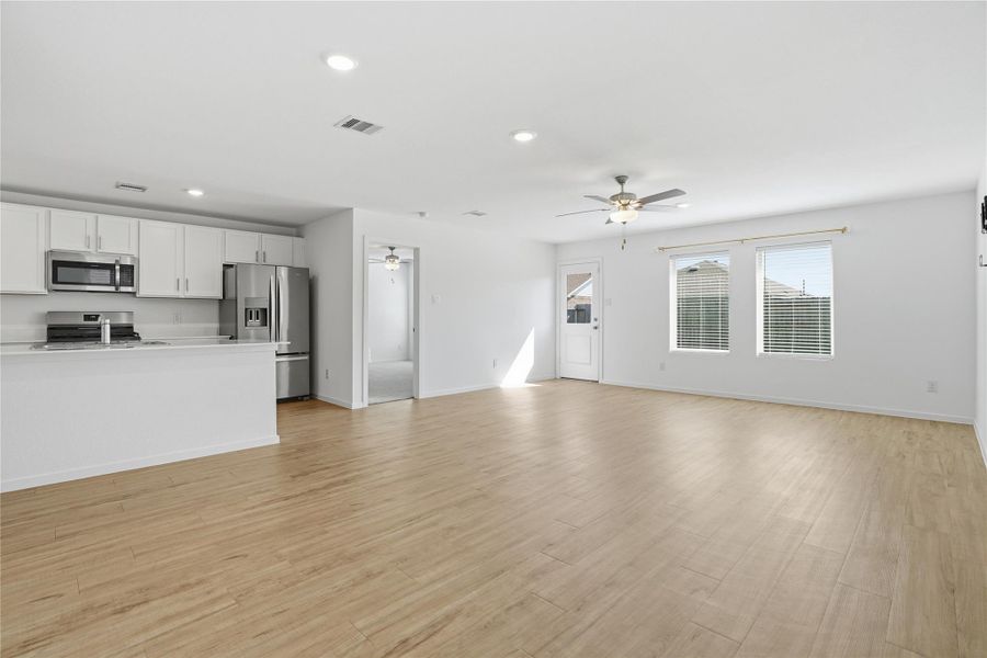 Spacious, unfurnished interior of a new home in Sterling Point at Baytown Crossings: Watermill Collection, Baytown (Image 18).