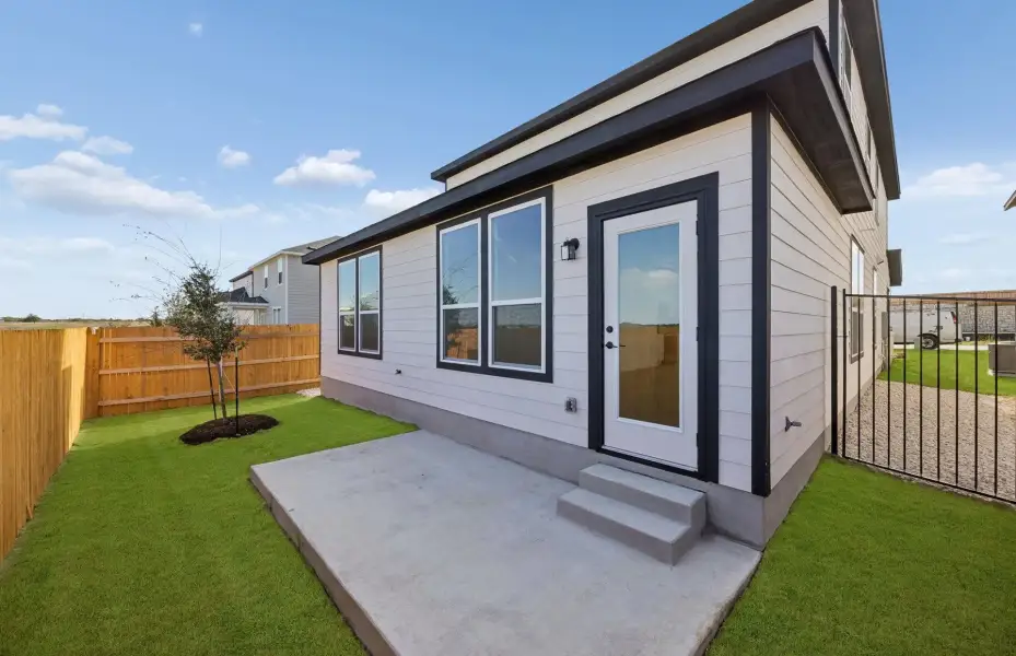 Exterior details and patio area of a home in Cameron Place, Austin (Image 21).