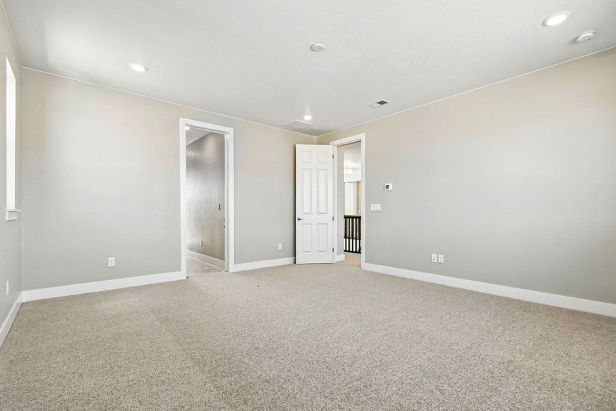 Spacious, unfurnished interior of a new home in Trailstone, Arvada (Image 34).