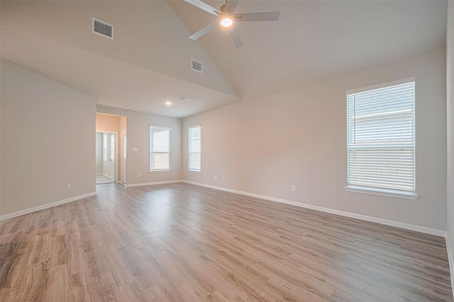Spacious, unfurnished interior of a new home in La Segarra, Brookshire (Image 46).