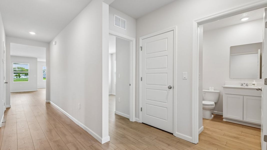 Spacious, unfurnished interior of a new home in Port St. Lucie Spot Lots, Port St. Lucie (Image 12).