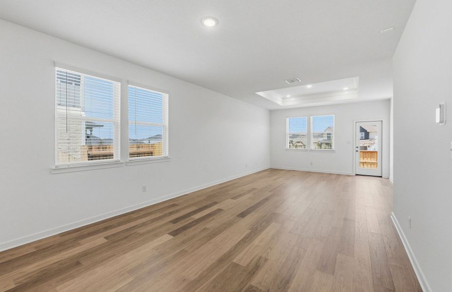 Spacious, unfurnished interior of a new home in Sunfield, Buda (Image 32).