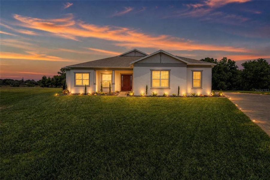 Exterior details and patio area of a home in , Orlando (Image 47).