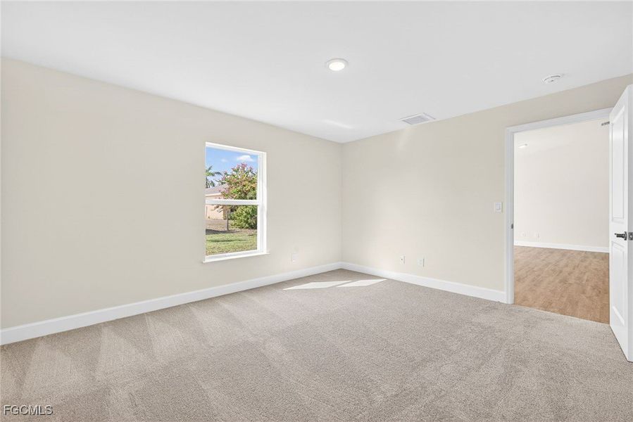 Spacious, unfurnished interior of a new home in Cape Coral, Cape Coral (Image 23).
