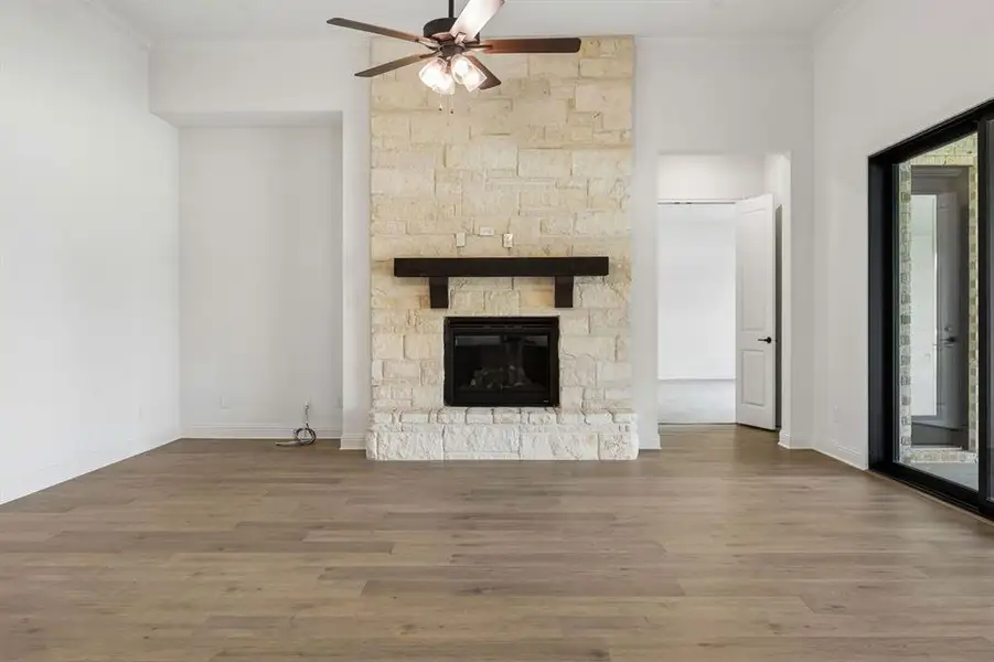 Spacious, unfurnished interior of a new home in Oak Creek Ranch, Midlothian (Image 16). Spacious, unfurnished interior of a new home in Oak Creek Ranch, Midlothian (Image 16).