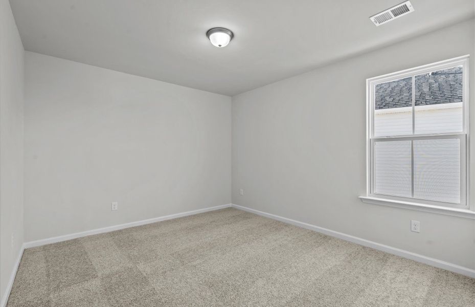 Spacious, unfurnished interior of a new home in Fox Hollow, Spartanburg (Image 24).