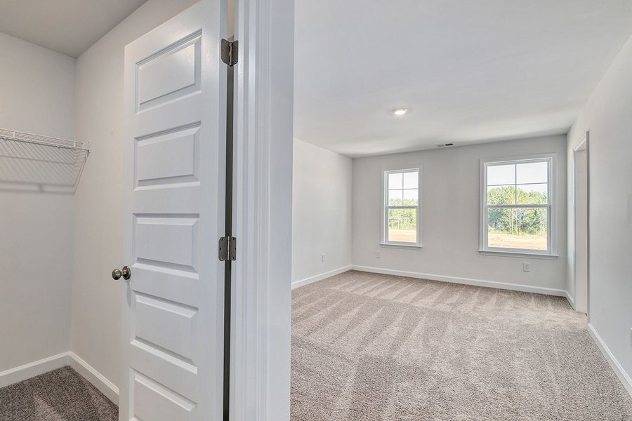 Spacious, unfurnished interior of a new home in Arcadia, Myrtle Beach (Image 33).