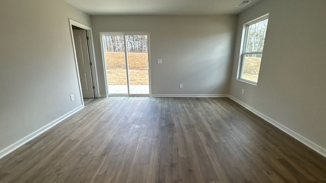 Representative unfurnished interior of a home built from the CAMERON by D.R. Horton in Saddle Trace, Lewisburg (Image 13).