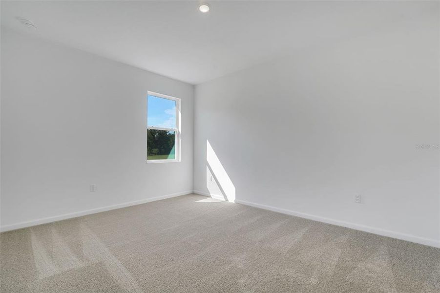 Spacious, unfurnished interior of a new home in Reserve at Hammock Oaks, Lady Lake (Image 18).