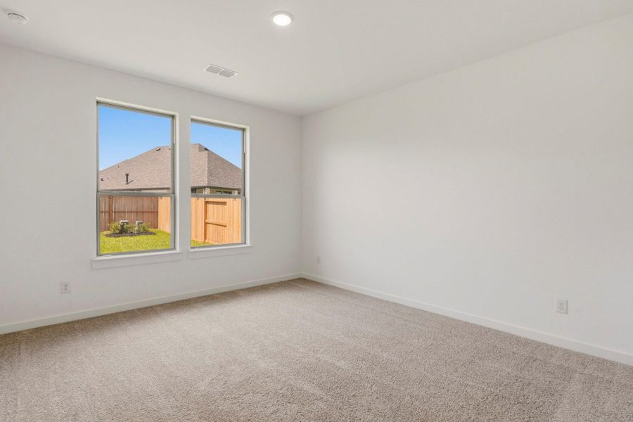 Spacious, unfurnished interior of a new home in Sienna 45', 50', Missouri City (Image 9).