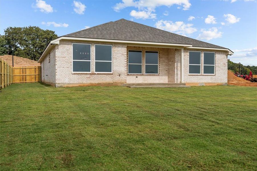 Exterior details and patio area of a home in , Lindale (Image 4).