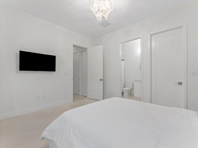 Guest Bedroom 1 Guest Bedroom 1