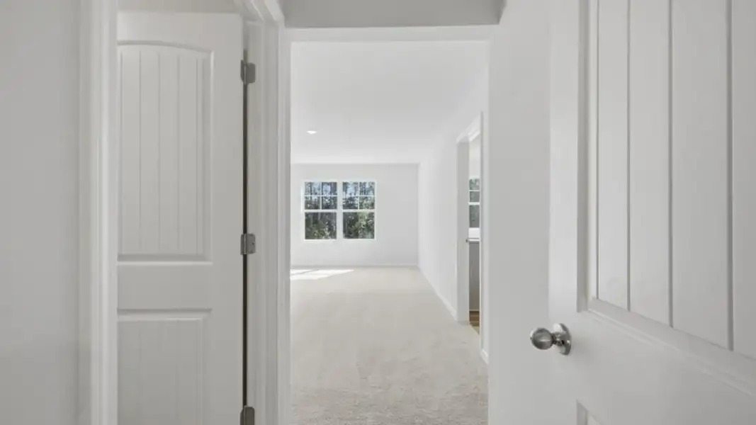 Spacious, unfurnished interior of a new home in Hughes Court, Dawsonville (Image 25).