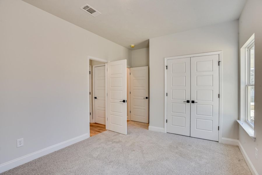 Spacious, unfurnished interior of a new home in , Edgefield (Image 12).