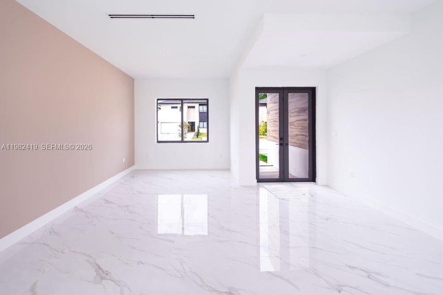 Spacious, unfurnished interior of a new home in , Miami (Image 42).