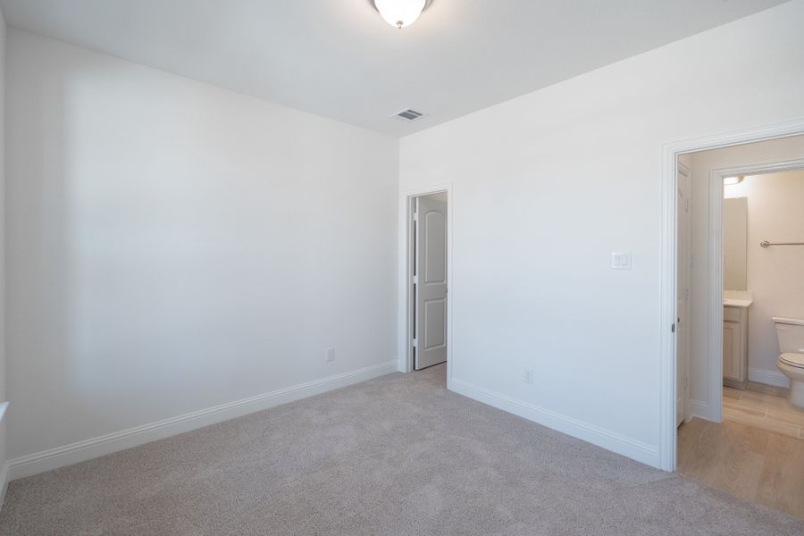 Spacious, unfurnished interior of a new home in Goodland, Midlothian (Image 23).