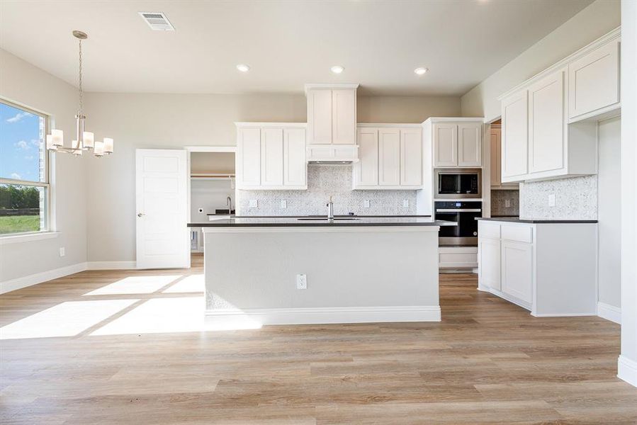 Furnished interior view inside a new home in , Waxahachie (Image 4).