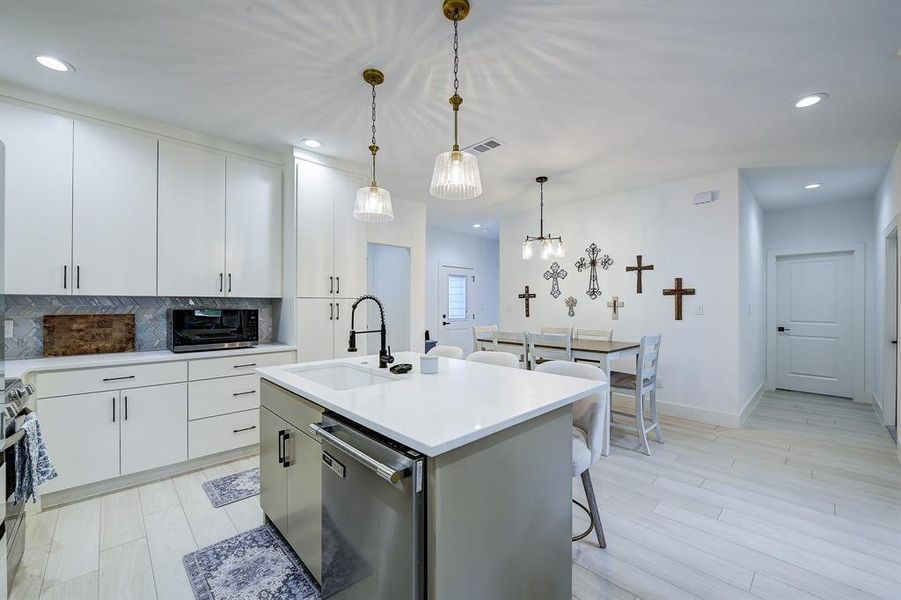 Furnished interior view inside a new home in , Granbury (Image 33). Furnished interior view inside a new home in , Granbury (Image 33).