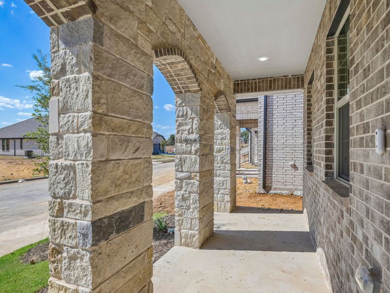 Exterior details and patio area of a home in Oak Ridge Park, Corinth (Image 4).