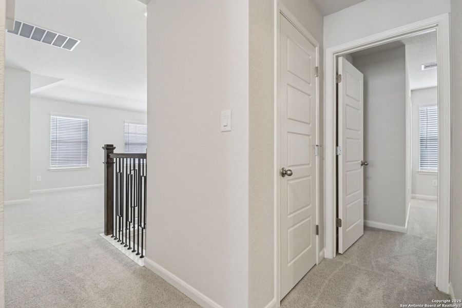 Spacious, unfurnished interior of a new home in Arcadia Ridge - Premier Series, San Antonio (Image 30).