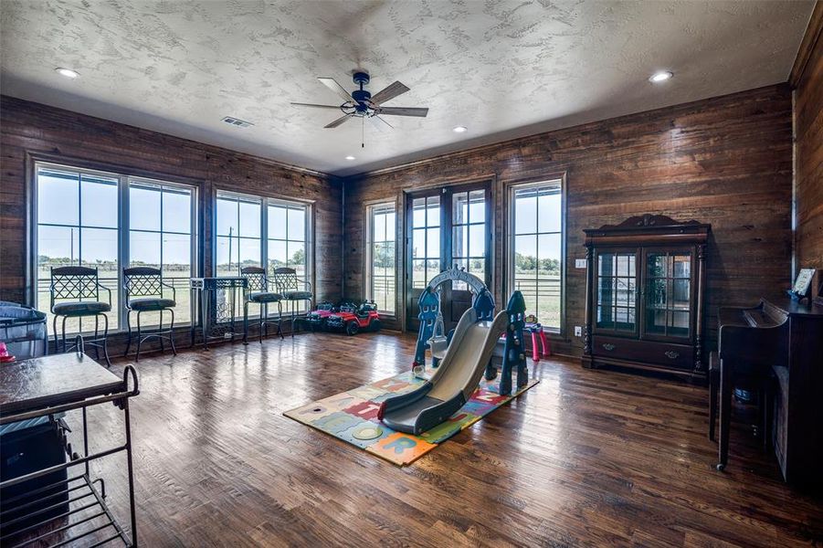 Furnished interior view inside a new home in , Wills Point (Image 31). Furnished interior view inside a new home in , Wills Point (Image 31).