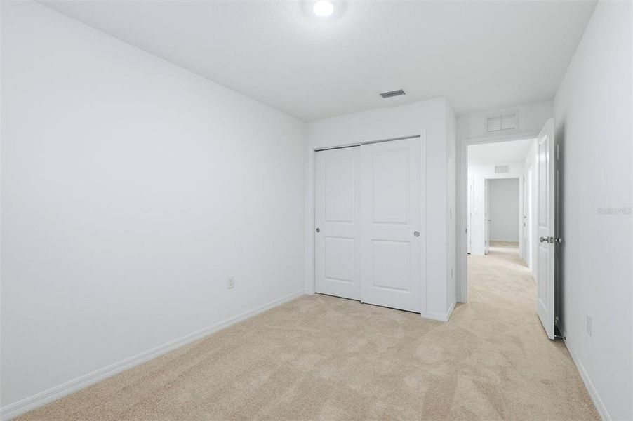 Spacious, unfurnished interior of a new home in , Sarasota (Image 18).