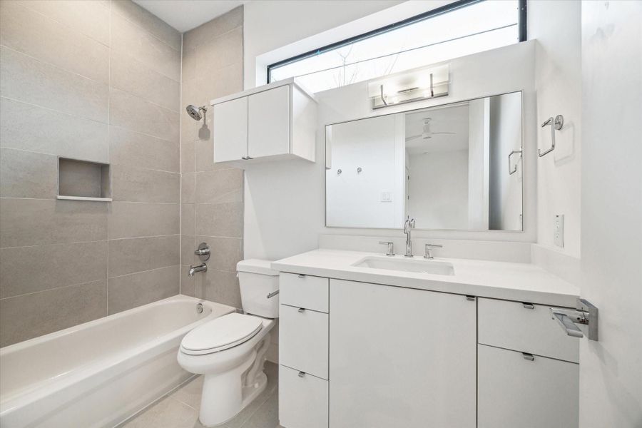 Downstairs full bath off downstairs guest suite