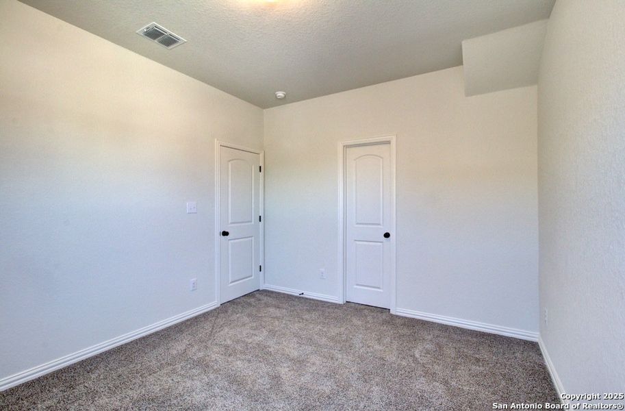 Spacious, unfurnished interior of a new home in Casinas at Gruene, New Braunfels (Image 12).