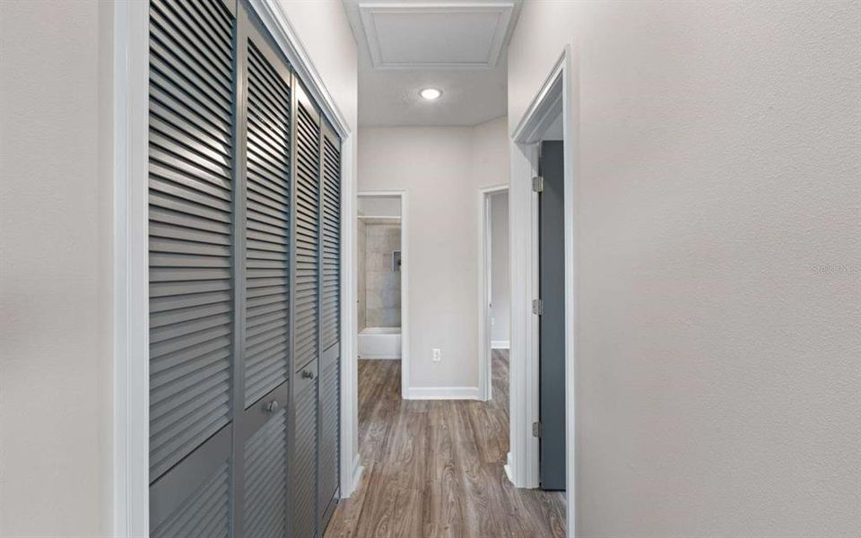 Spacious, unfurnished interior of a new home in , Live Oak (Image 20).