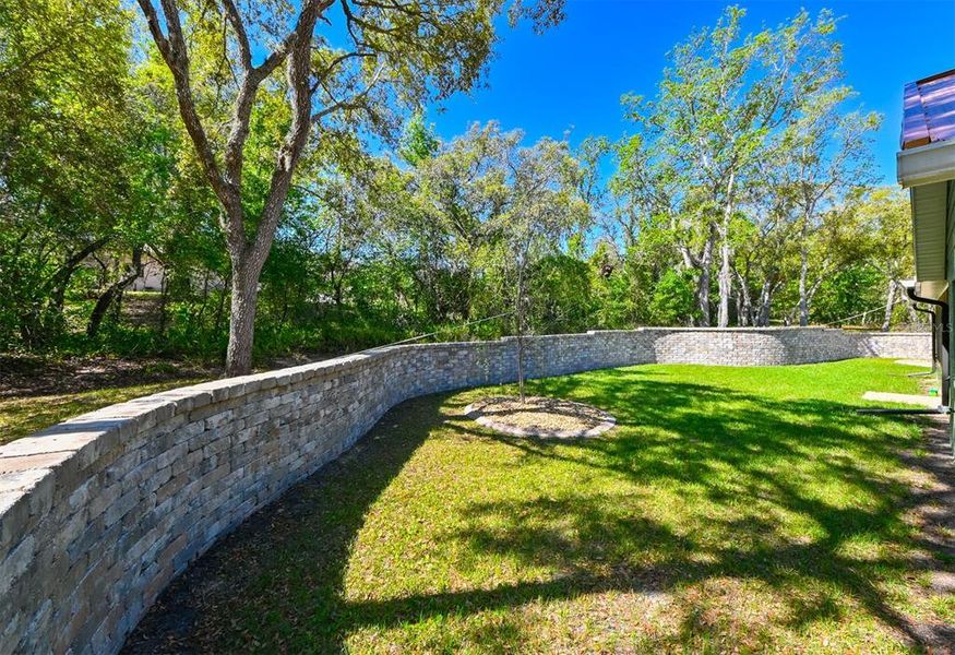 Exterior details and patio area of a home in , Lecanto (Image 25).