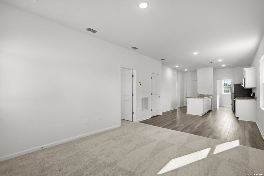 Spacious, unfurnished interior of a new home in Sutton Farms, San Antonio (Image 18).