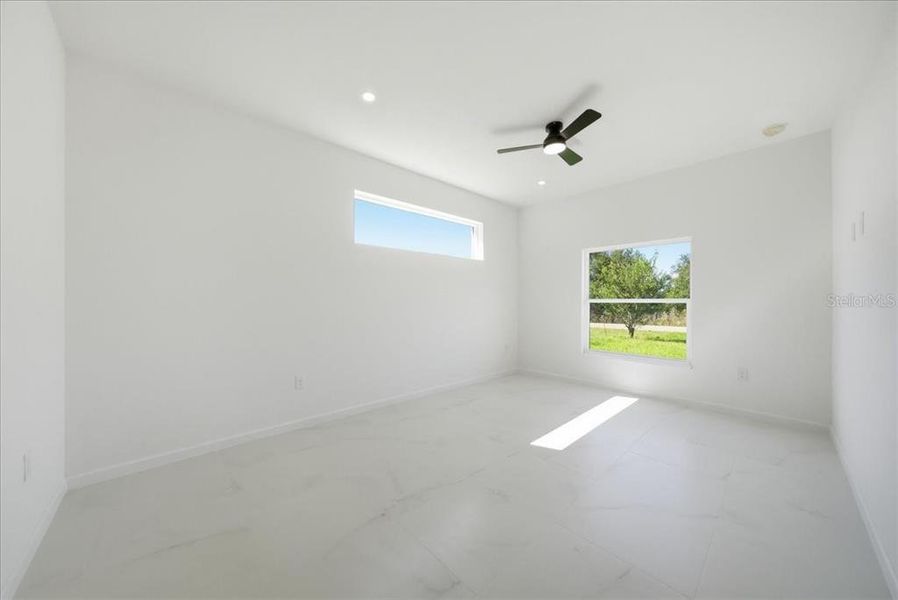 Spacious, unfurnished interior of a new home in , Avon Park (Image 5).