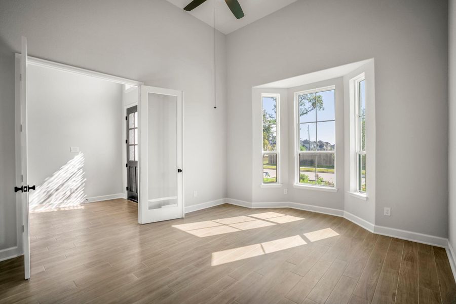 Spacious, unfurnished interior of a new home in Sienna 70' Lots, Missouri City (Image 33). Spacious, unfurnished interior of a new home in Sienna 70' Lots, Missouri City (Image 33).