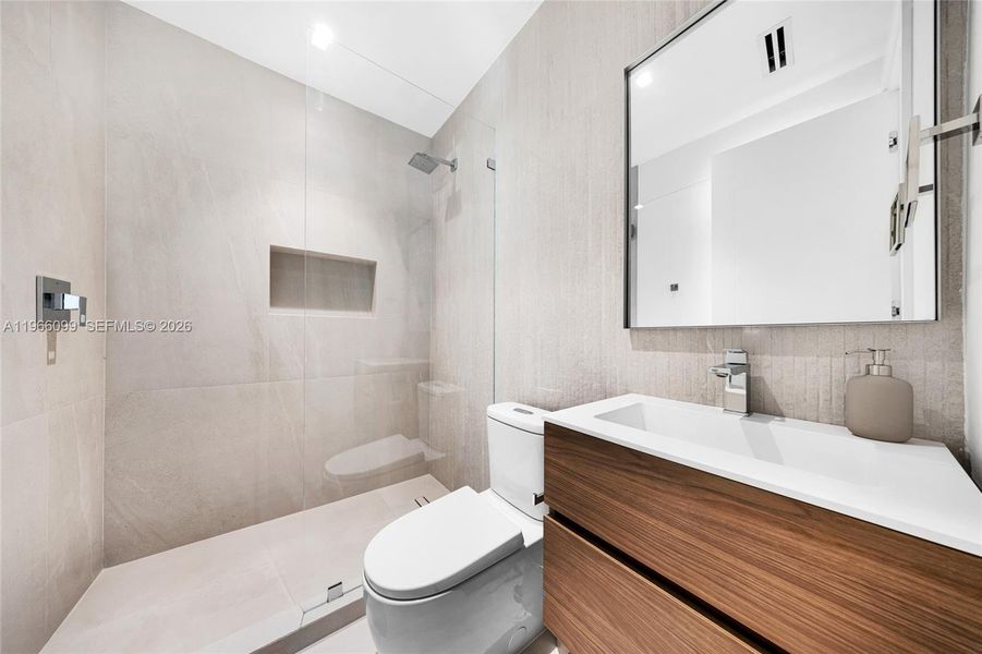 Furnished interior view inside a new home in , Miami (Image 51).