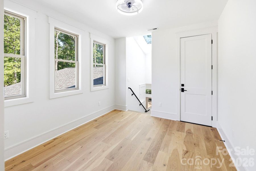 Spacious, unfurnished interior of a new home in , Lake Lure (Image 20).