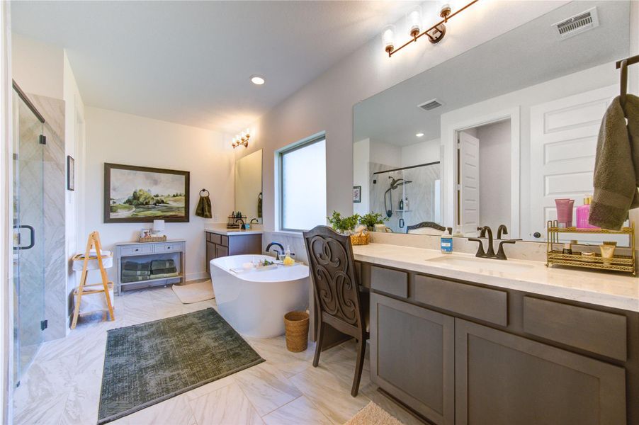 Furnished interior view inside a new home in Cross Creek West, Fulshear (Image 15).