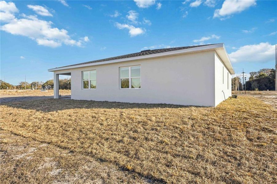 Exterior details and patio area of a home in , Winter Haven (Image 18).