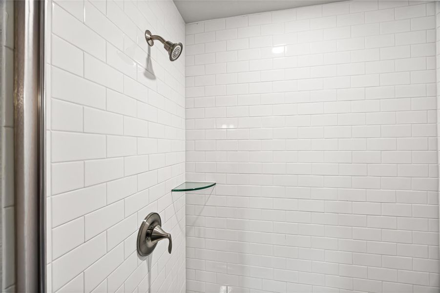 *Representative photo. Colors and features may differ*