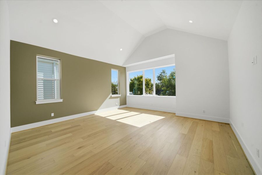Spacious, unfurnished interior of a new home in , Houston (Image 25).
